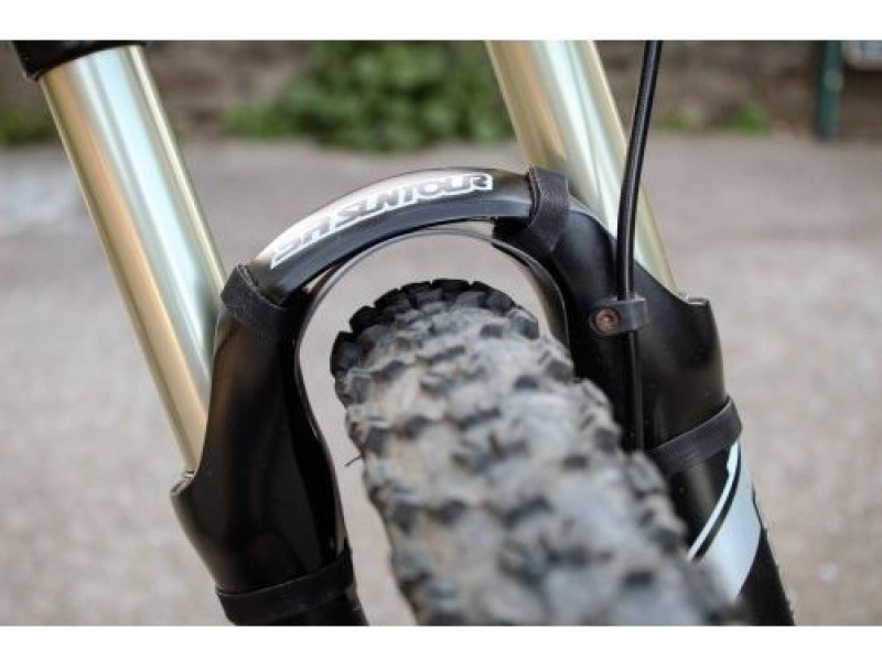 Predný blatník Mucky Nutz – biely